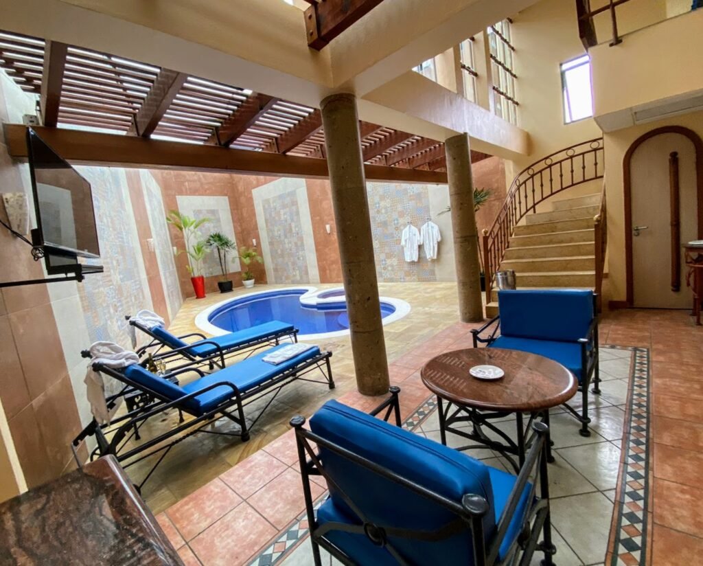 Alberca mediana de Hotel Paraíso